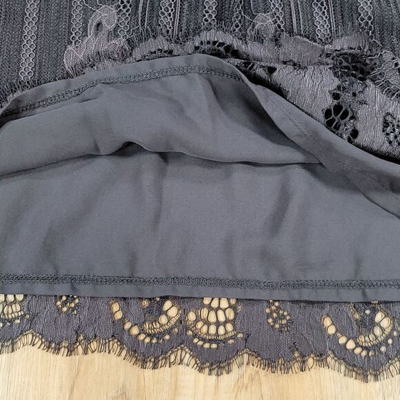 🔺️Taylor & Sage Medieval Blue High Neck Lacy Sleeveless Blouse Small - Picture 10 of 13